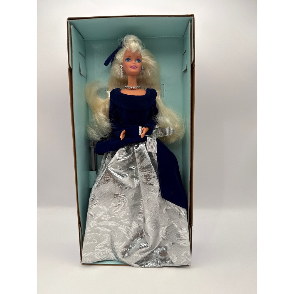 Mattel Winter Velvet Barbie Doll Avon Exclusive Special Edition 1995 15571 NEW